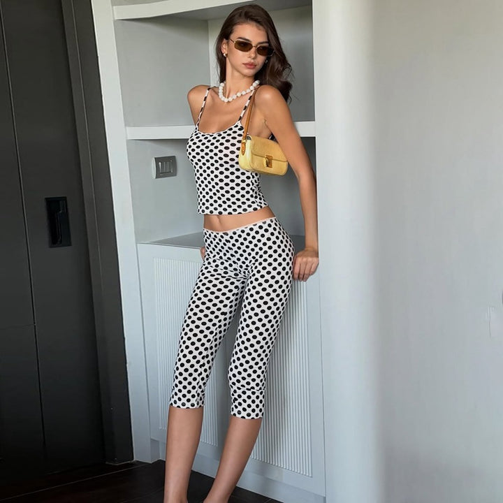 Damern modernt prickigt outfit set med crop-top och ankellånga leggings Mirla-Eva Jonsson