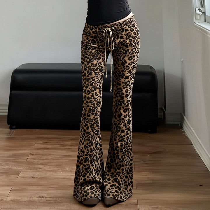 Damern modiga Flared-leggings i leopardmönster Mirla-Eva Jonsson