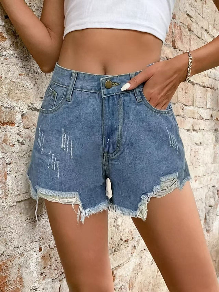 Damern modiska Destroyed Denim-shorts med fransig fåll Mirla-Eva Jonsson