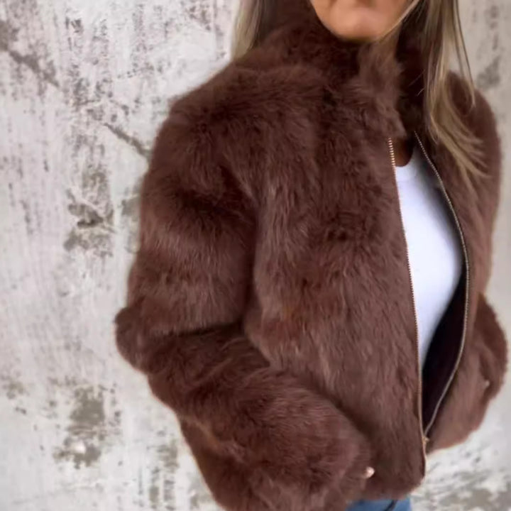 Damern mysig och moderiktig fleecejacka med ståkrage och dragkedja Mirla-Eva Jonsson