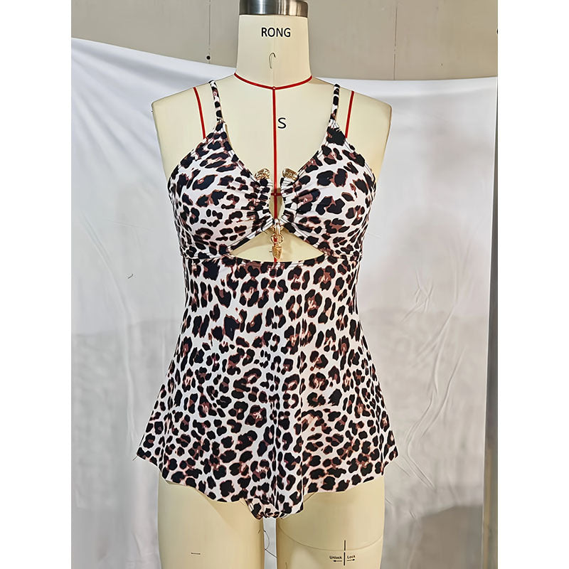 Damern one-piece badedräkt med modernt djurtryck och eleganta cut-out-detaljer Mirla-Eva Jonsson