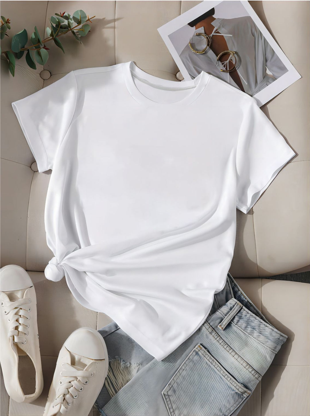 Damern överdimensionerad bomull T-shirt med rak skärning och minimalistisk design Mirla-Eva Jonsson