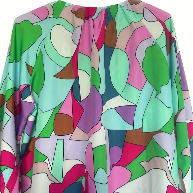 Damern oversized blus med färgglad grafisk mönster och vida ärmar Mirla-Eva Jonsson