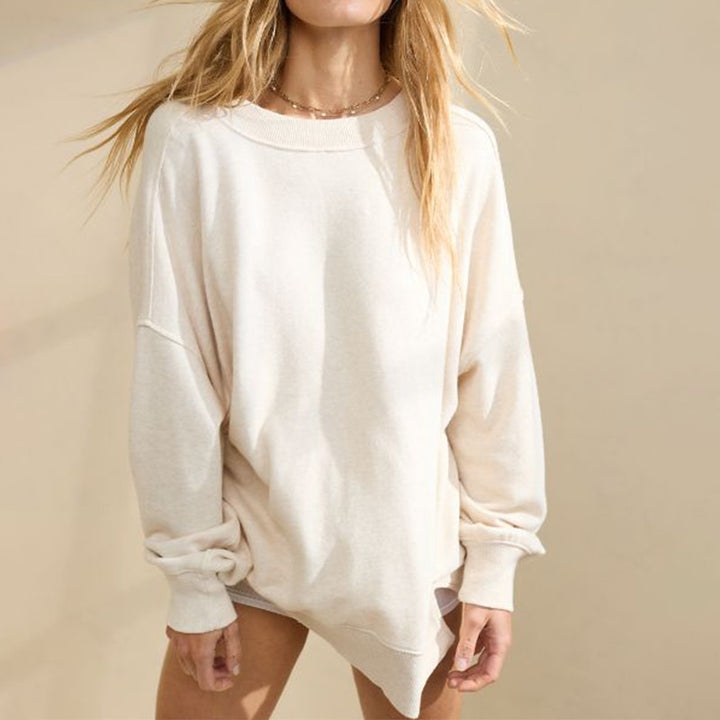 Damern oversized sweatshirt med asymmetrisk skärning Mirla-Eva Jonsson