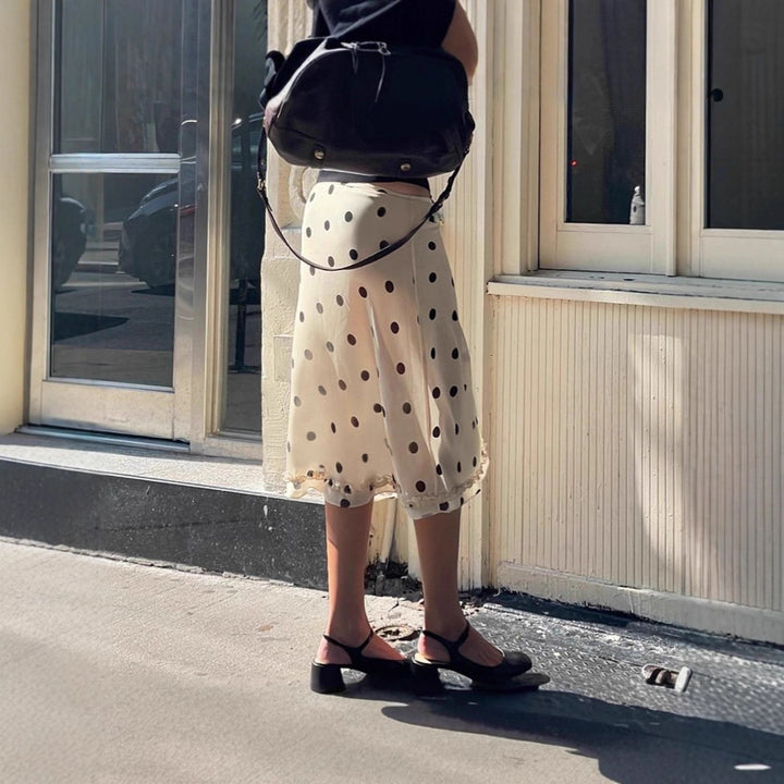 Damern pencil skirt with dots and a nice lace edge Mirla-Eva Jonsson