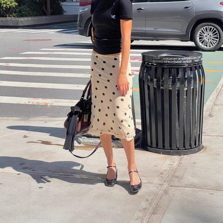 Damern pencil skirt with dots and a nice lace edge Mirla-Eva Jonsson