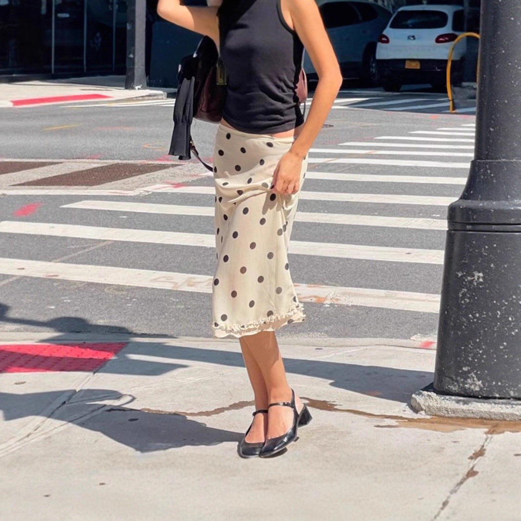 Damern pencil skirt with dots and a nice lace edge Mirla-Eva Jonsson