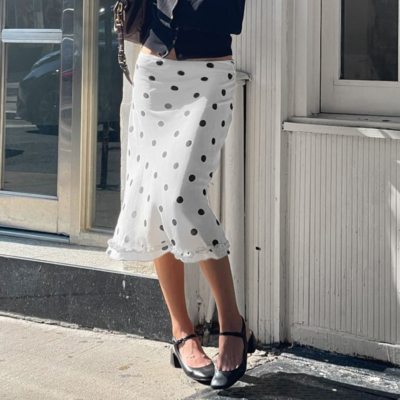 Damern pencil skirt with dots and a nice lace edge Mirla-Eva Jonsson