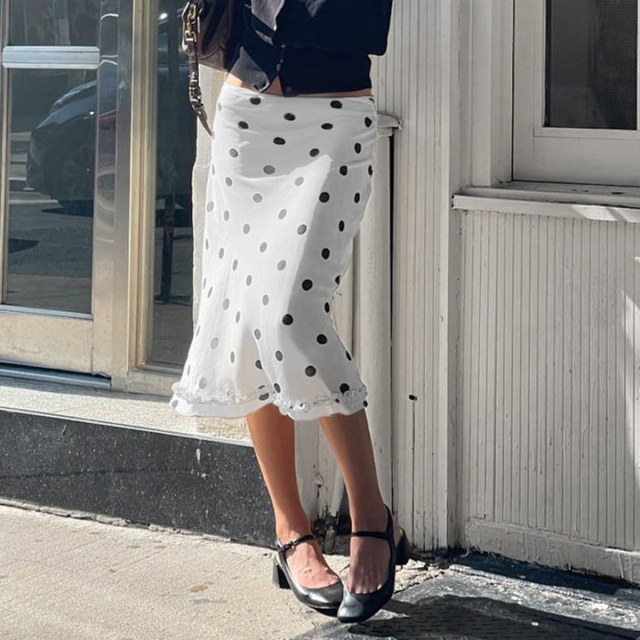 Damern pencil skirt with dots and a nice lace edge Mirla-Eva Jonsson