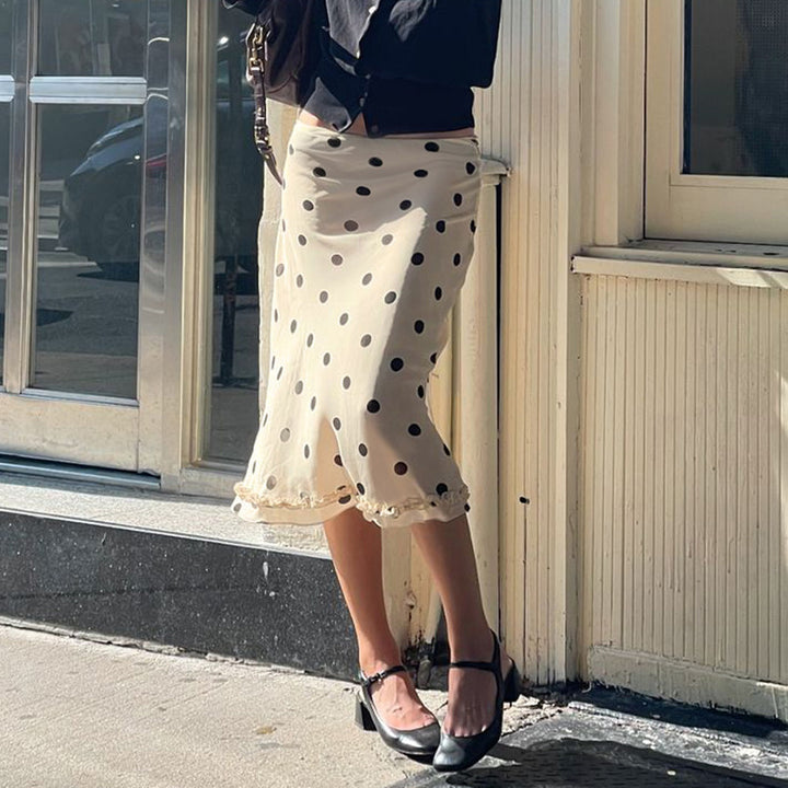 Damern pencil skirt with dots and a nice lace edge Mirla-Eva Jonsson
