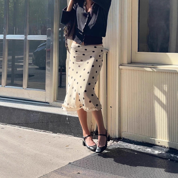 Damern pencil skirt with dots and a nice lace edge Mirla-Eva Jonsson