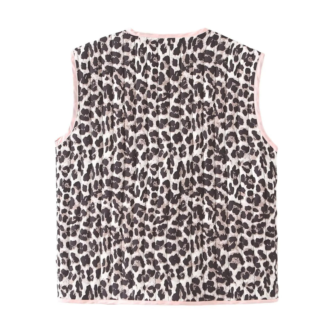 Damern quiltad väst med leopardmönster och dekorativt bindband Mirla-Eva Jonsson