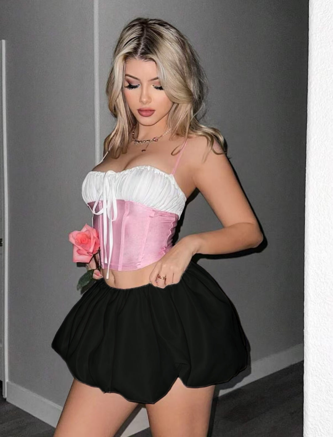 Damern romantisk crop-top med volang och lätt utsvängd kjol Mirla-Eva Jonsson