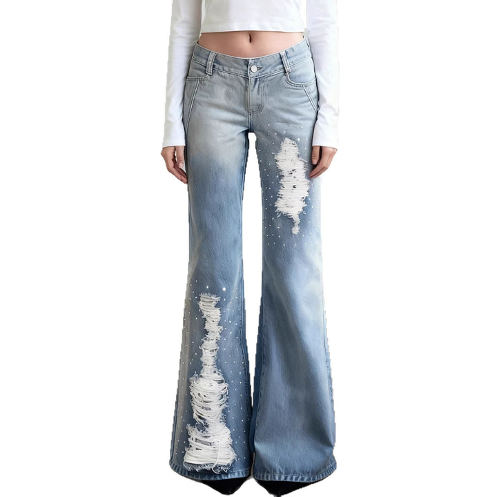 Damern slagjeans med modiga förstörda detaljer och bekväm passform Mirla-Eva Jonsson