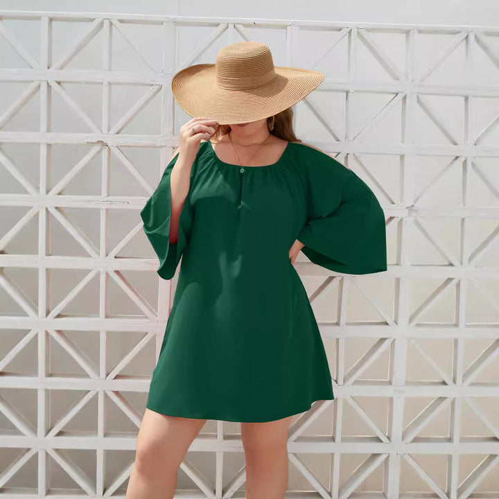 Damern sommarklänning med öppen axeldesign och voluminösa ärmar Mirla-Eva Jonsson