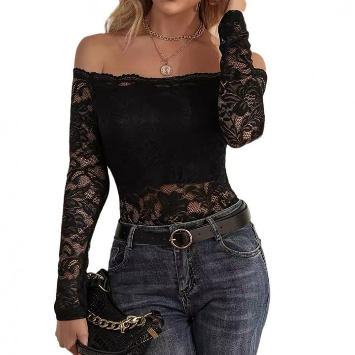 Damern spetsblus med off-shoulder design och långa ärmar Mirla-Eva Jonsson