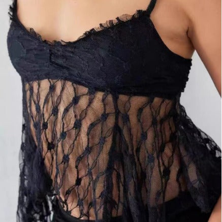 Damern spetstopp med transparenta detaljer och fina band Mirla-Eva Jonsson