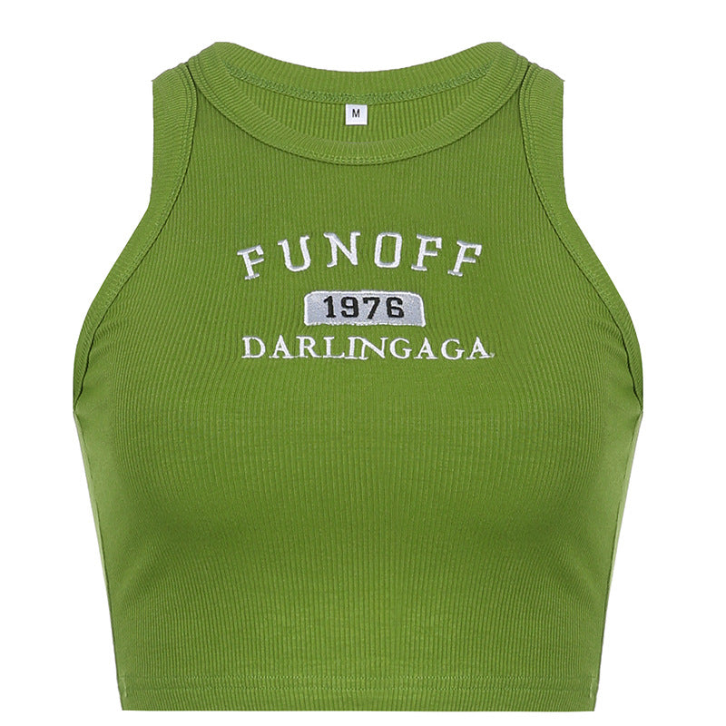 Damern sportig crop-top med stiligt tryck och hög hals design Mirla-Eva Jonsson