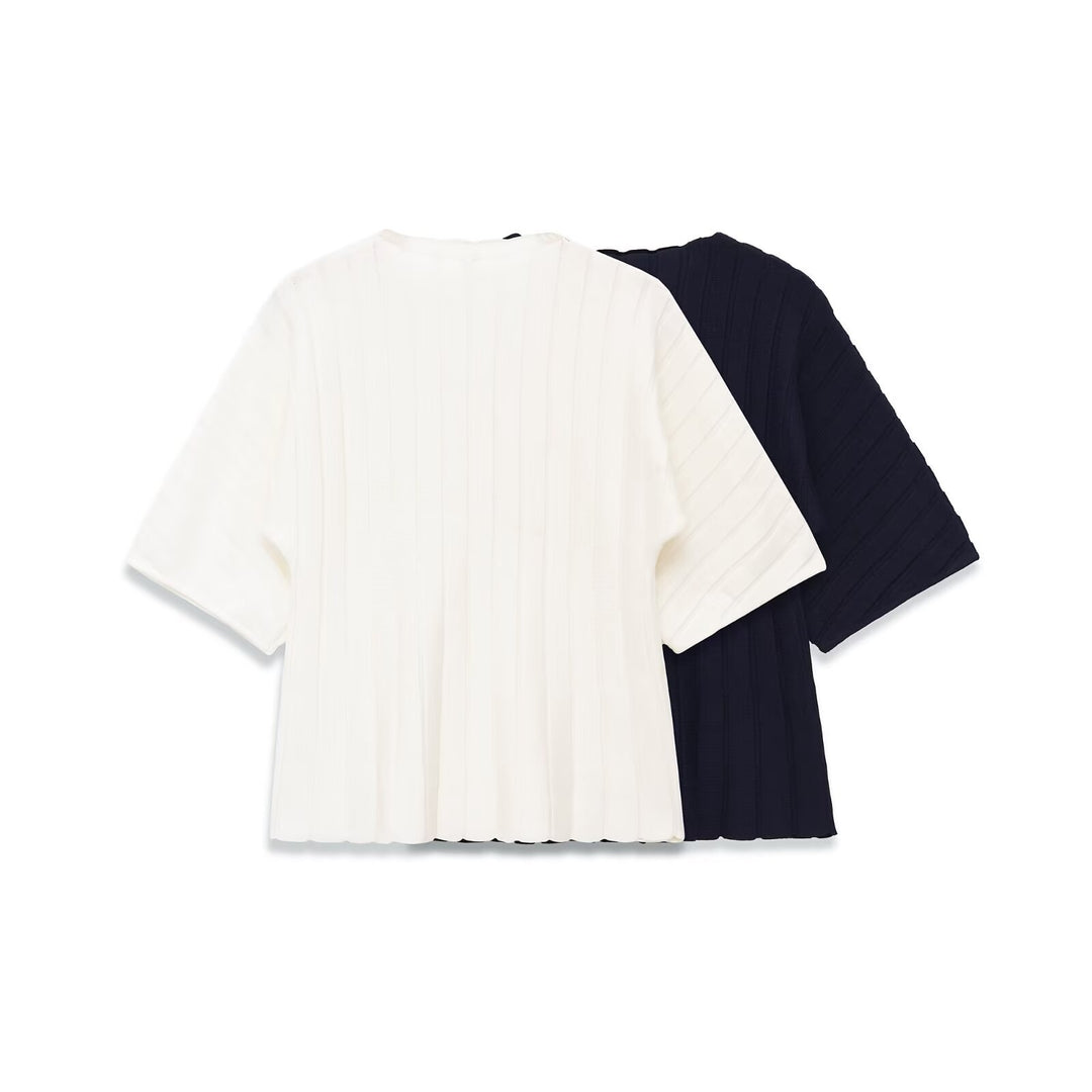 Damern stickad topp med elegant textur och kort arm Mirla-Eva Jonsson