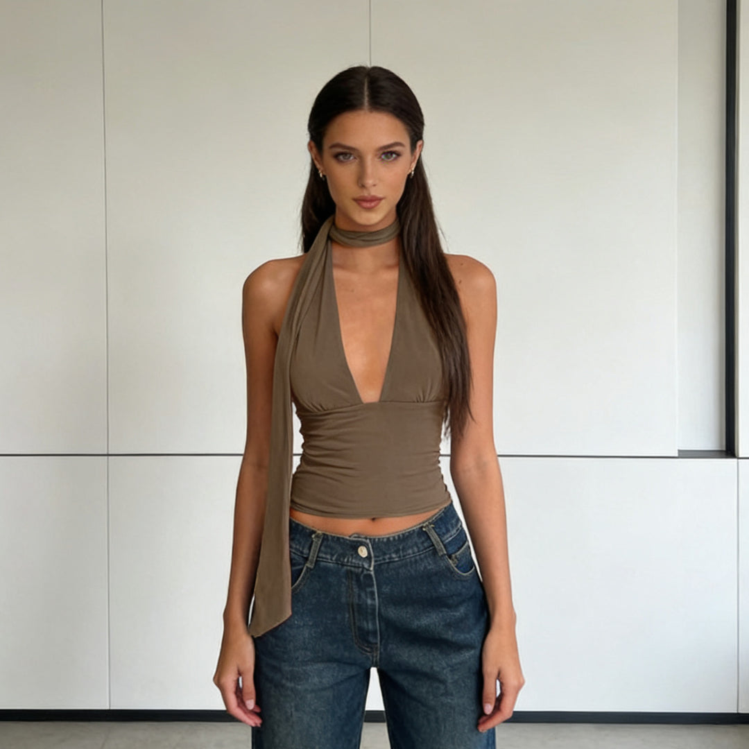 Damern stilfullt cropped top med smal halsprydnad Mirla-Eva Jonsson