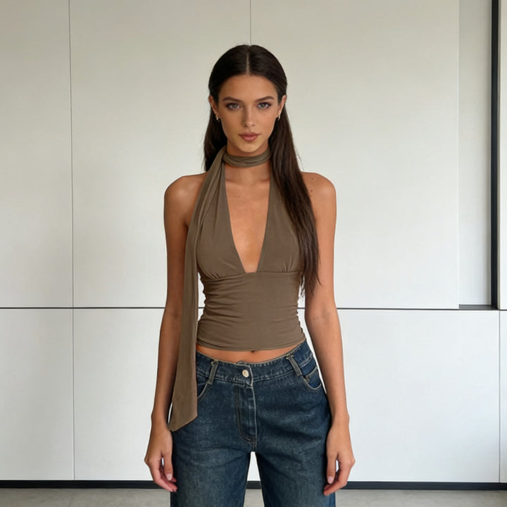 Damern stilfullt cropped top med smal halsprydnad Mirla-Eva Jonsson