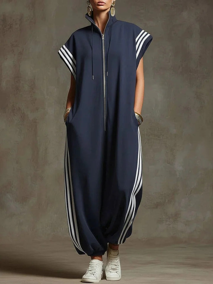 Damern stiliga jumpsuit med moderna kontraster Mirla-Eva Jonsson