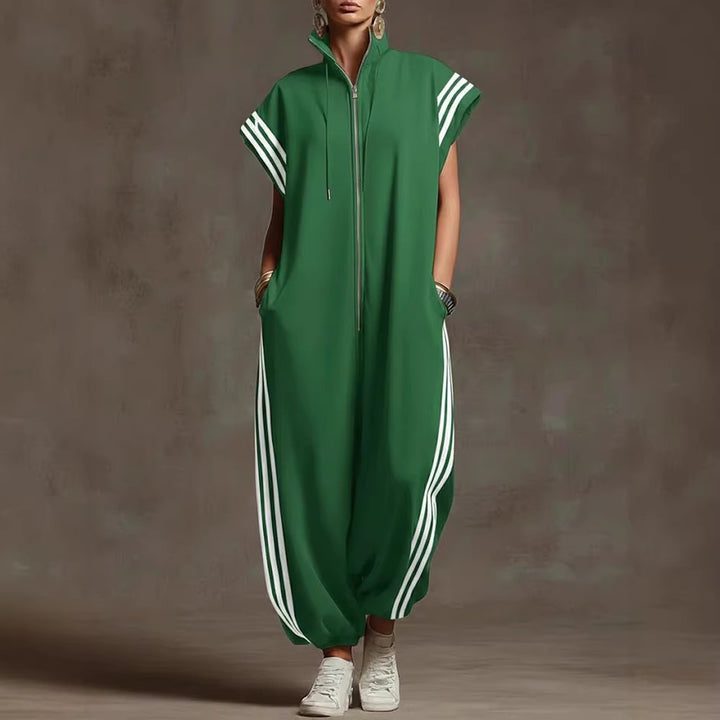 Damern stiliga jumpsuit med moderna kontraster Mirla-Eva Jonsson