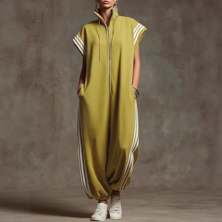 Damern stiliga jumpsuit med moderna kontraster Mirla-Eva Jonsson