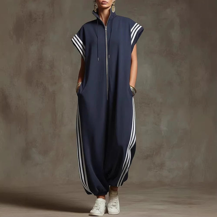 Damern stiliga jumpsuit med moderna kontraster Mirla-Eva Jonsson