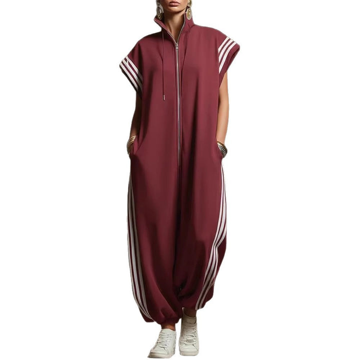 Damern stiliga jumpsuit med moderna kontraster Mirla-Eva Jonsson