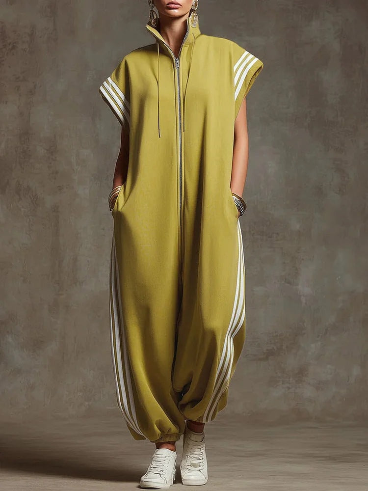 Damern stiliga jumpsuit med moderna kontraster Mirla-Eva Jonsson