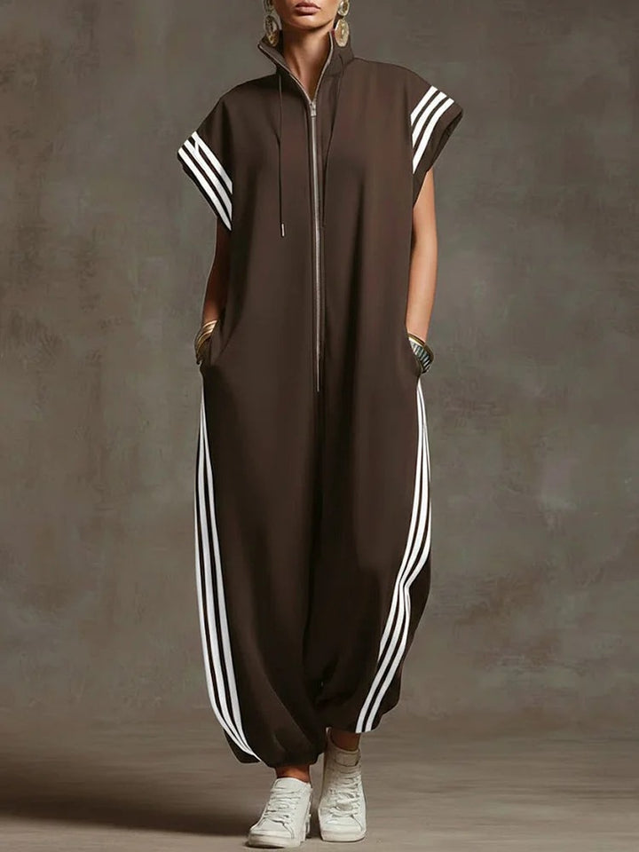Damern stiliga jumpsuit med moderna kontraster Mirla-Eva Jonsson