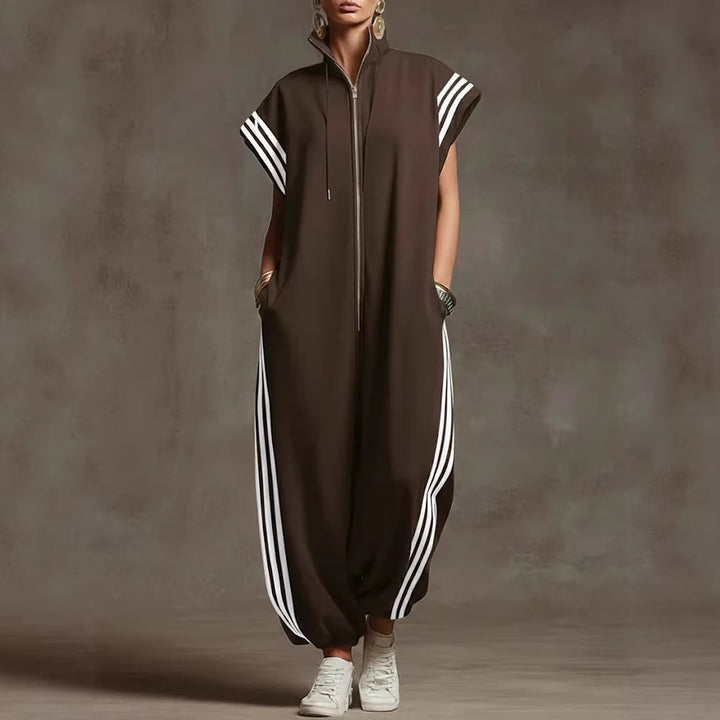 Damern stiliga jumpsuit med moderna kontraster Mirla-Eva Jonsson