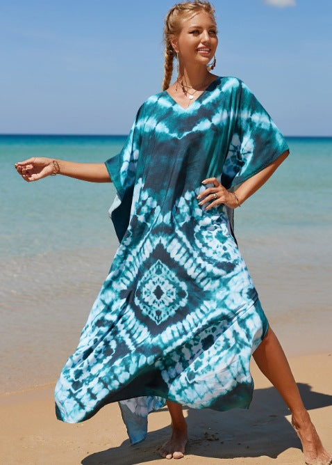 Damern strandklänning med färgglad batikdesign och vida ärmar Mirla-Eva Jonsson