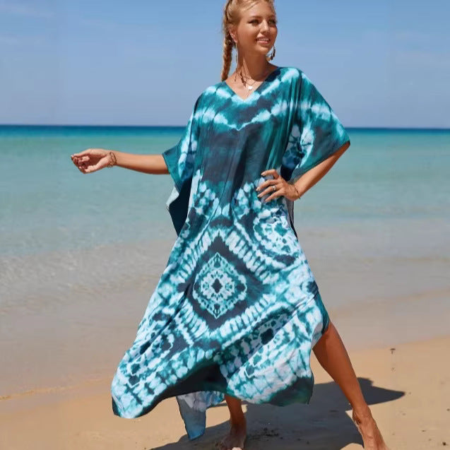 Damern strandklänning med färgglad batikdesign och vida ärmar Mirla-Eva Jonsson