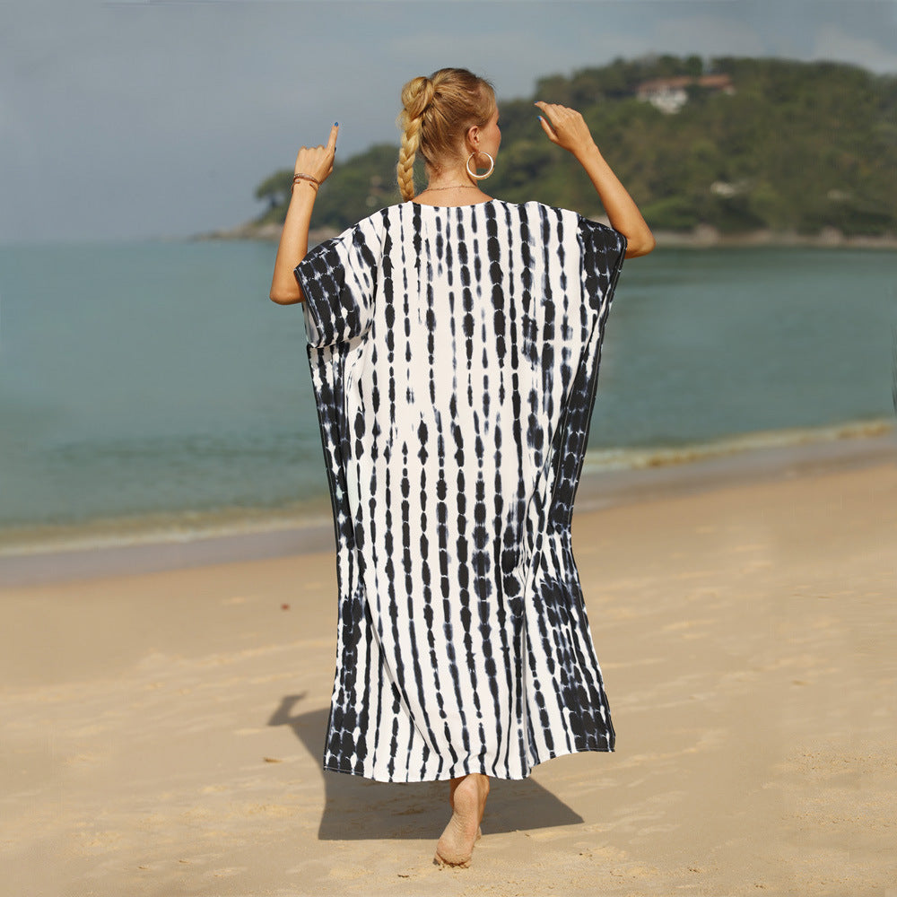 Damern strandklänning med modern batikmönster och avslappnad passform Mirla-Eva Jonsson