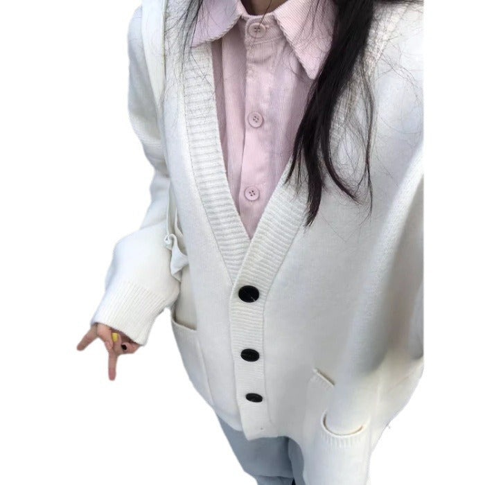 Damern stylish cardigan med djup V-hals och praktiska fickor Mirla-Eva Jonsson