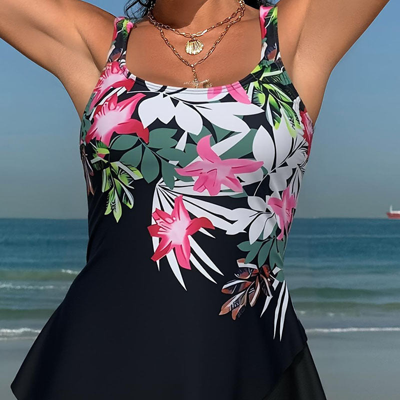 Damern tankini-set med flödande topp och korta shorts Mirla-Eva Jonsson