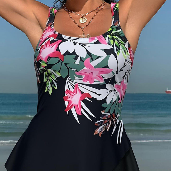Damern tankini-set med flödande topp och korta shorts Mirla-Eva Jonsson