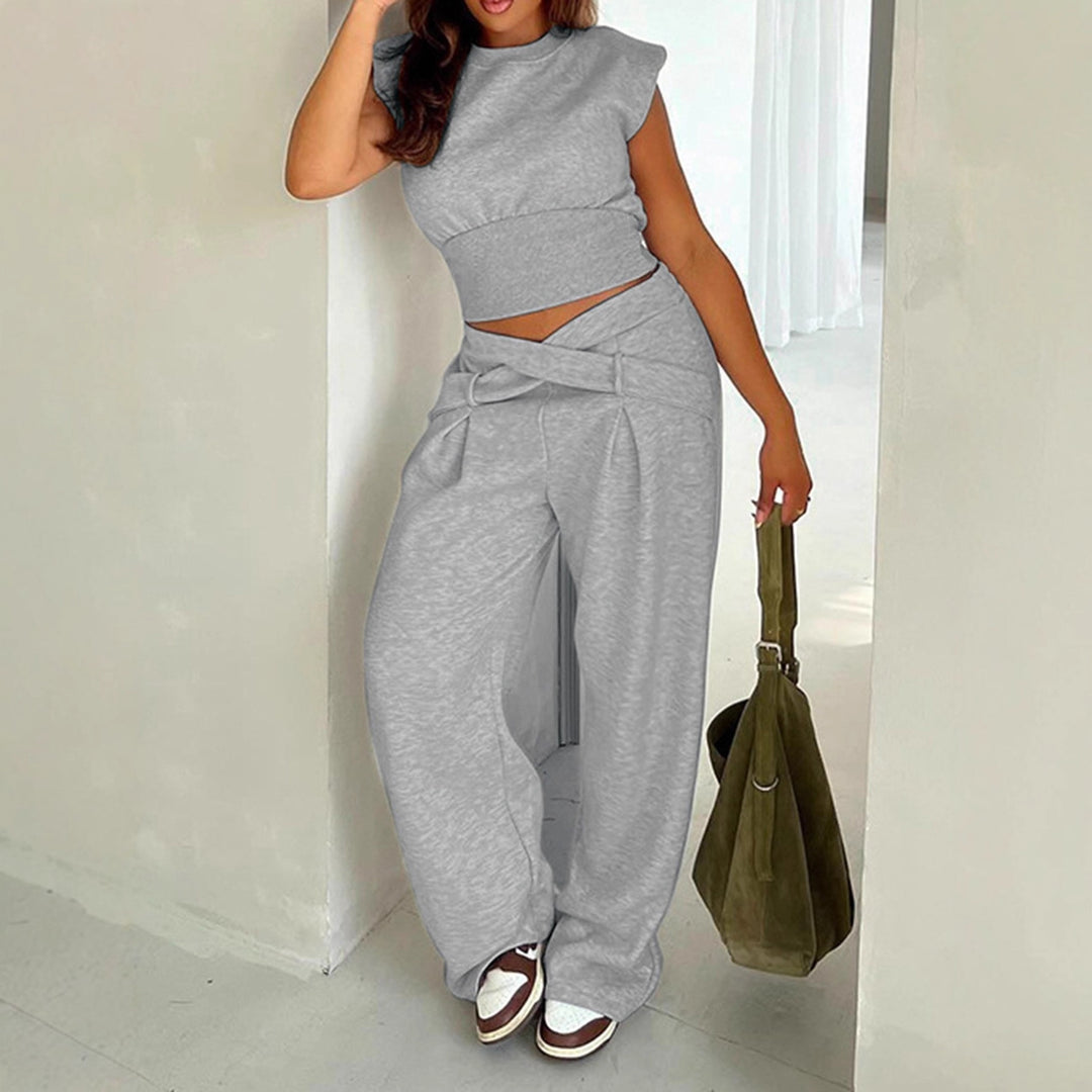 Damern träningsdräkt med oversized snitt och trendiga detaljer Mirla-Eva Jonsson