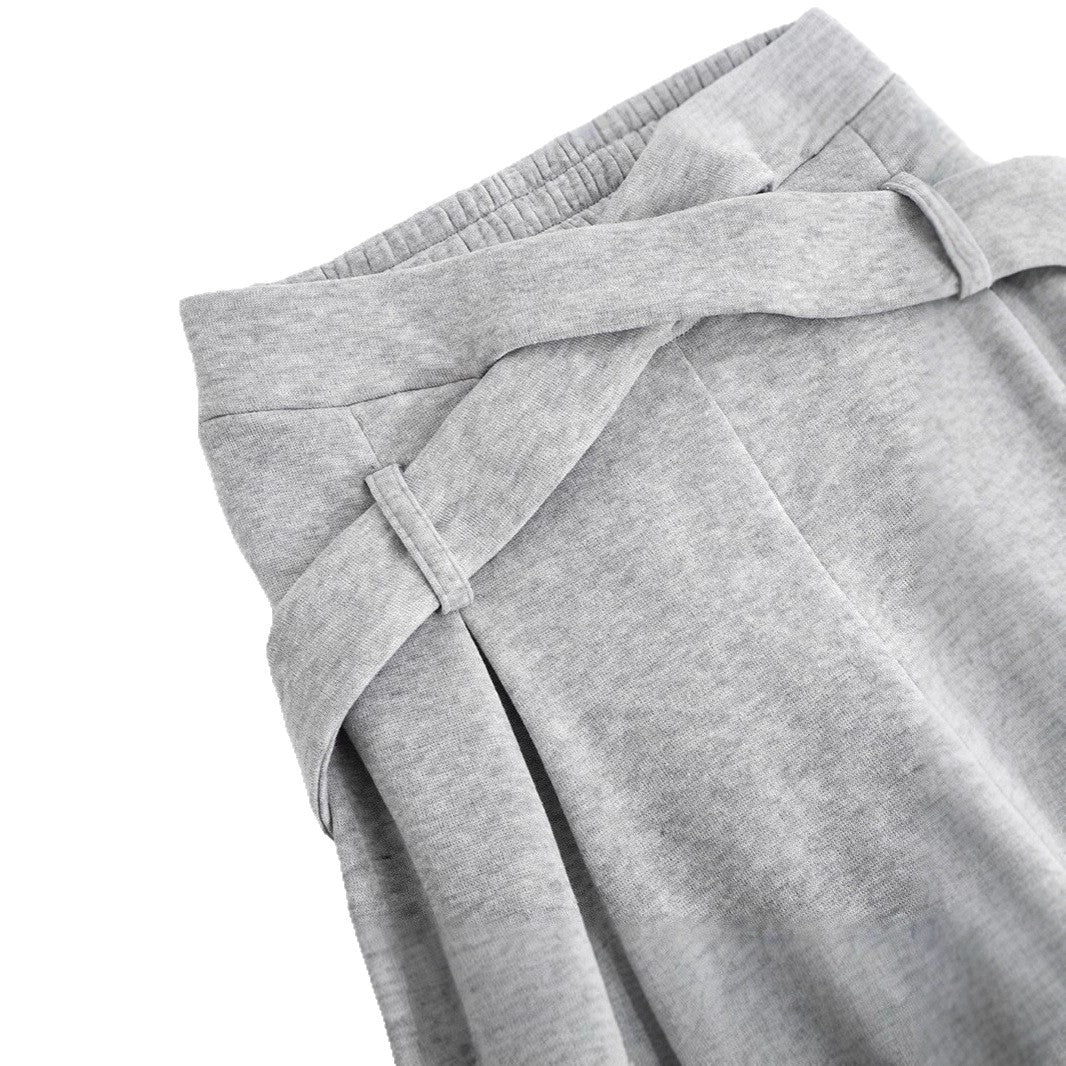 Damern träningsdräkt med oversized snitt och trendiga detaljer Mirla-Eva Jonsson