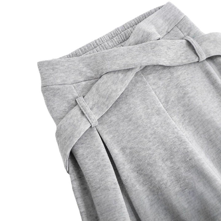 Damern träningsdräkt med oversized snitt och trendiga detaljer Mirla-Eva Jonsson