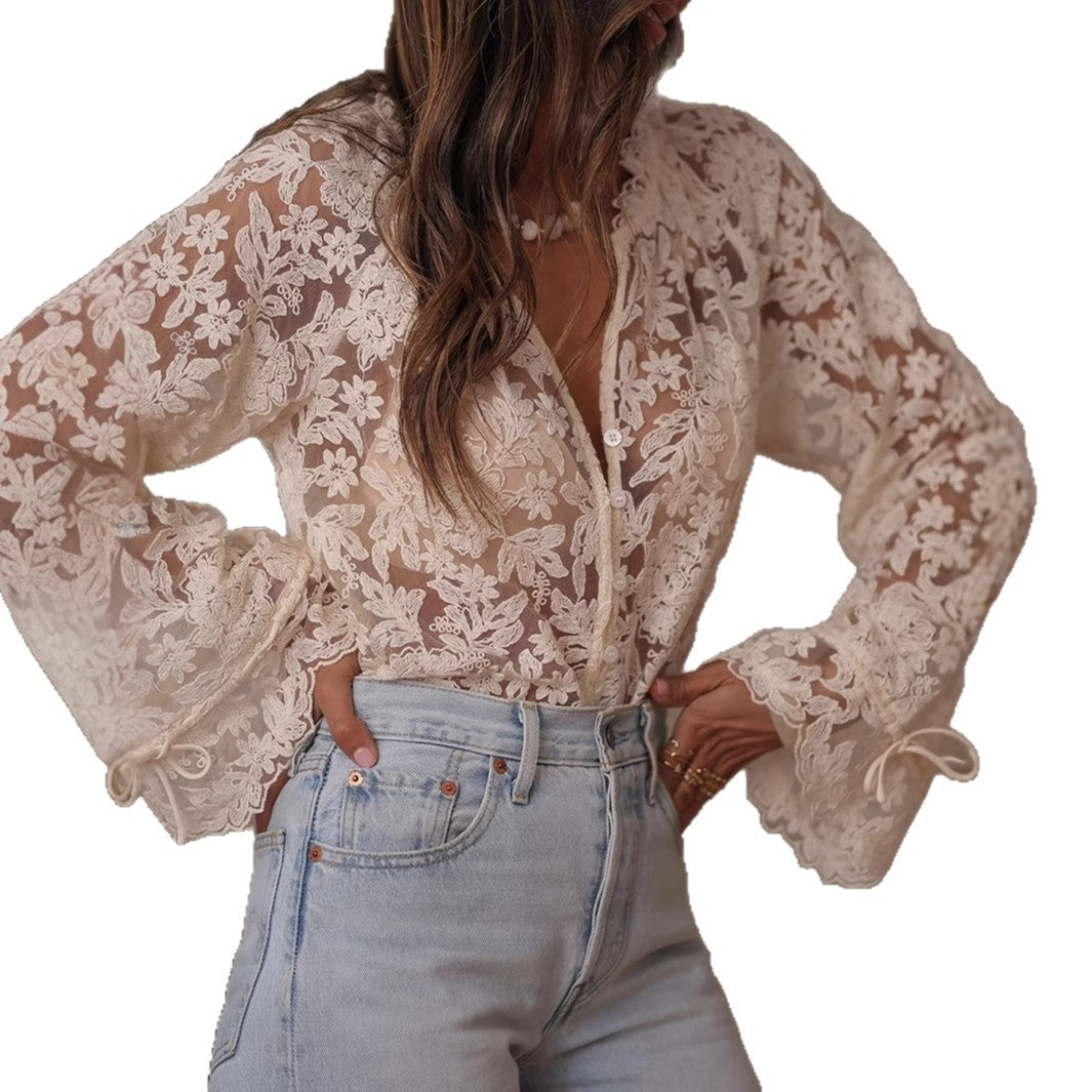 Damern transparent blus med florala broderier och vida ärmar Mirla-Eva Jonsson