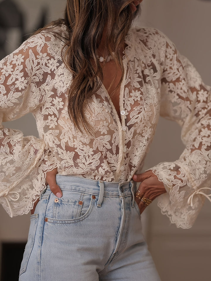 Damern transparent blus med florala broderier och vida ärmar Mirla-Eva Jonsson
