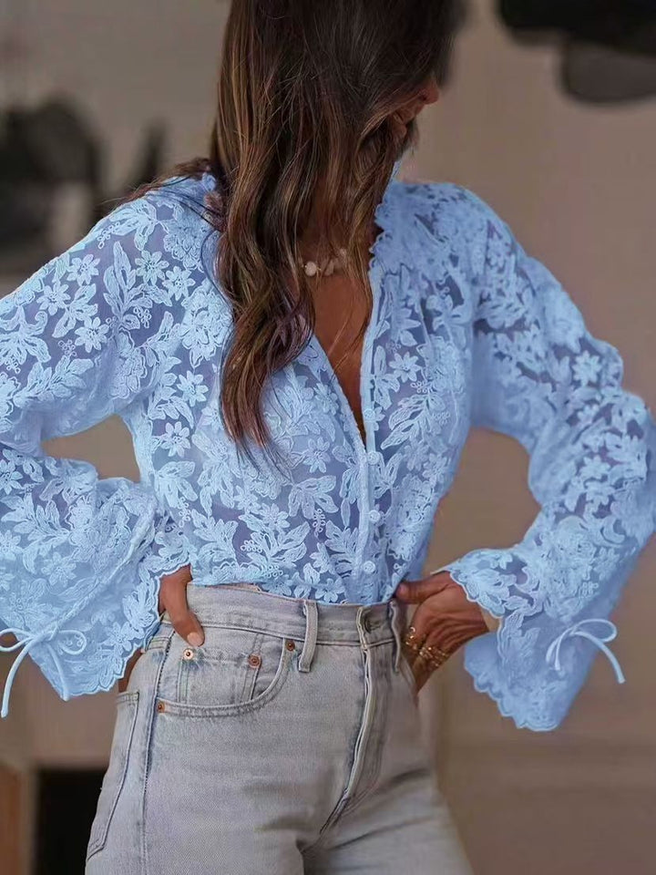Damern transparent blus med florala broderier och vida ärmar Mirla-Eva Jonsson