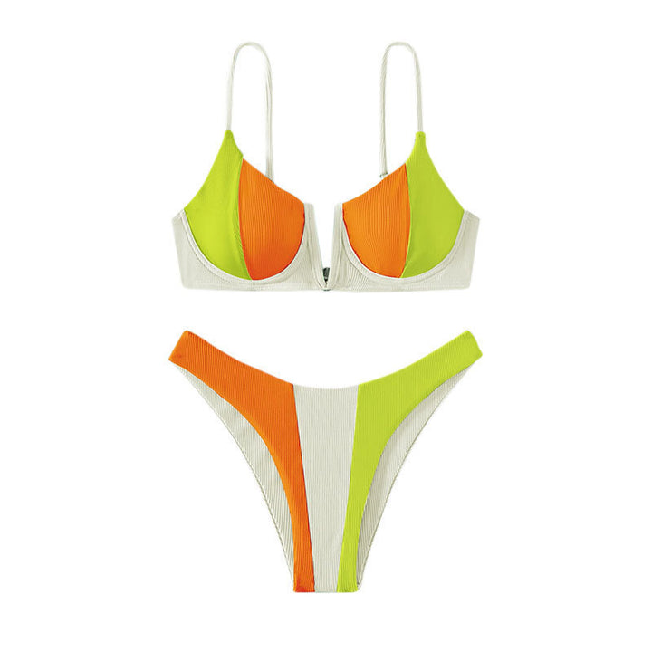Damern triangel-bikini med modernt färgblockdesign och justerbara axelband Mirla-Eva Jonsson