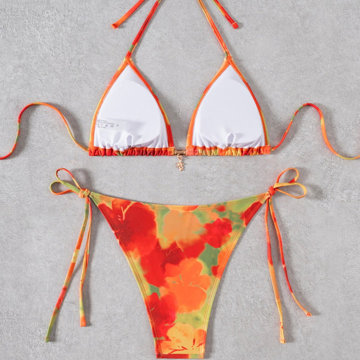 Damern triangels bikini med blommigt mönster och justerbara band Mirla-Eva Jonsson