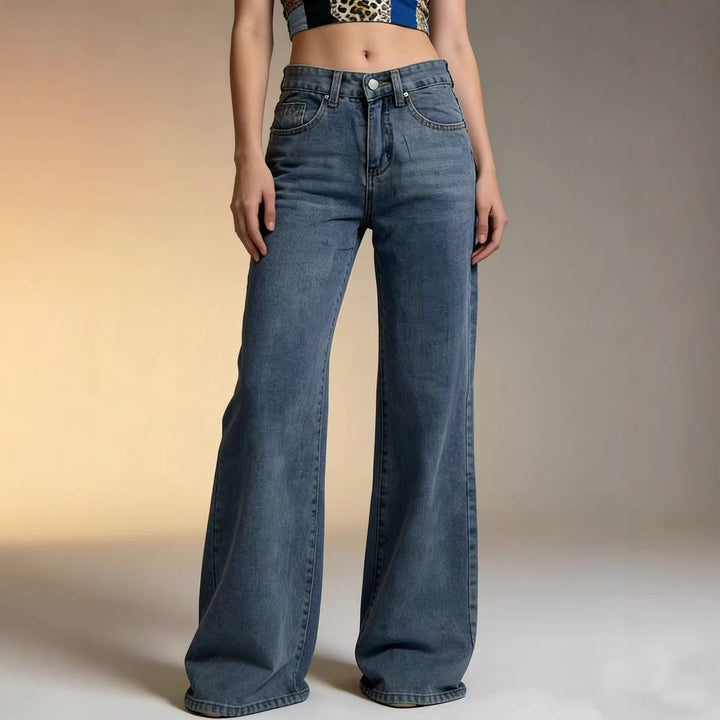 Damern vid hög midja jeans med speciella sömdetaljer Mirla-Eva Jonsson