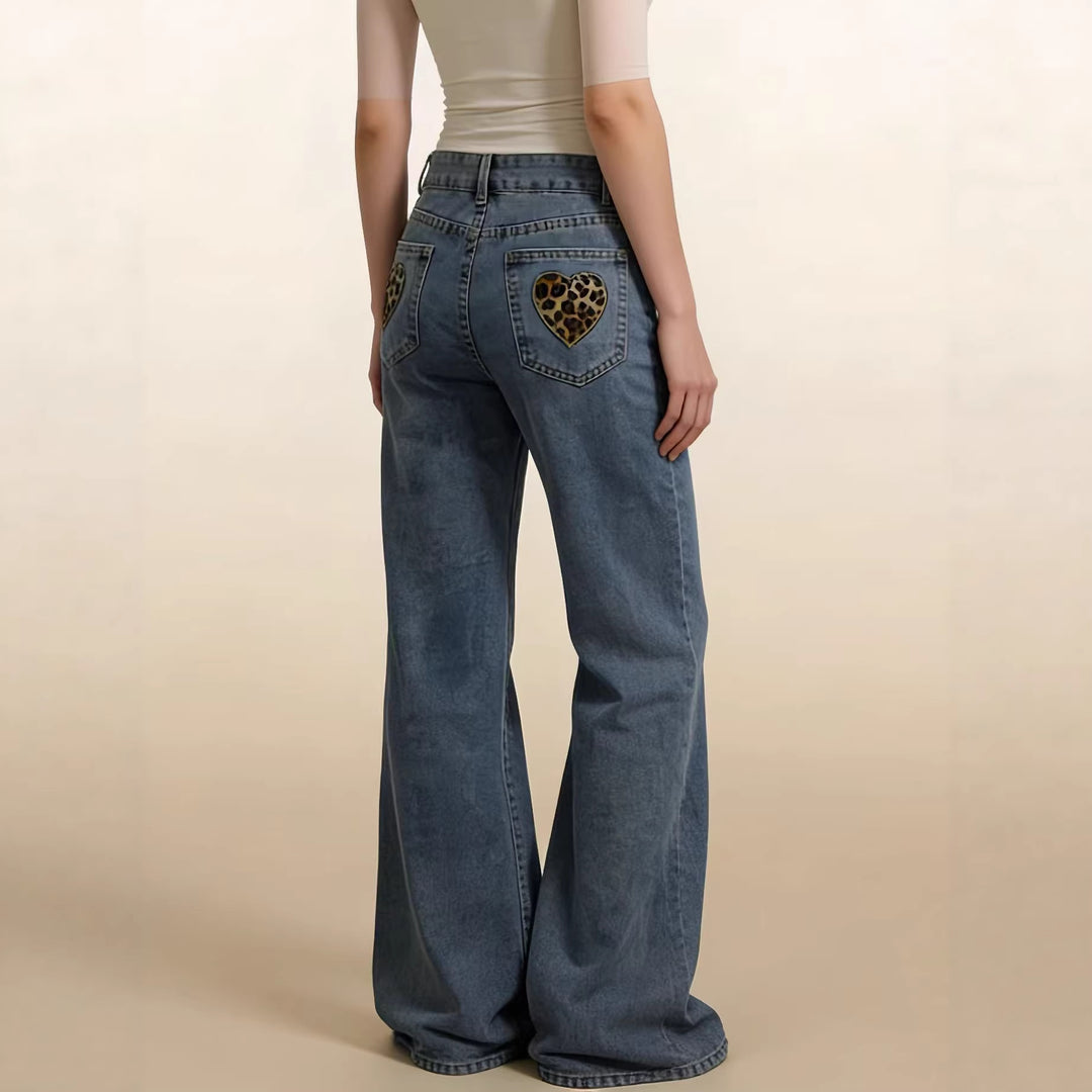Damern vid hög midja jeans med speciella sömdetaljer Mirla-Eva Jonsson