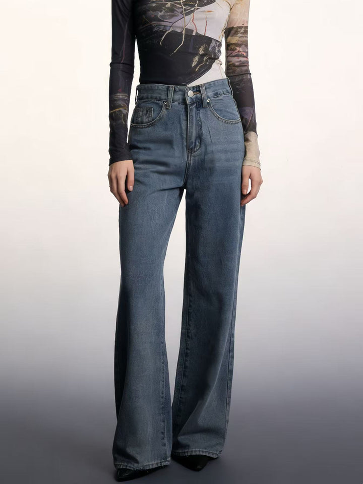 Damern vid hög midja jeans med speciella sömdetaljer Mirla-Eva Jonsson